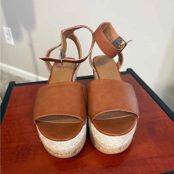 Universal Thread Tan Wedge Sandals - Picture 2 of 7